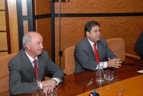 Iñigo Urkullu Alejandro Gonzalezekin, Kubako enbaxadorea