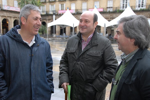 Andoni Ortuzar eta Joseba Aurrekoetxea 2012.ko Aberri Egunaren aurkezpenean