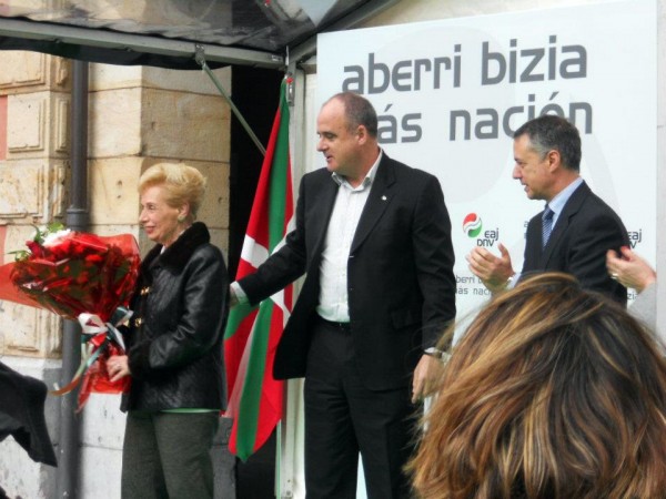 Iñigo Urkullu y Joseba Egibar en el 75 aniversario del bombardeo de Eibar
