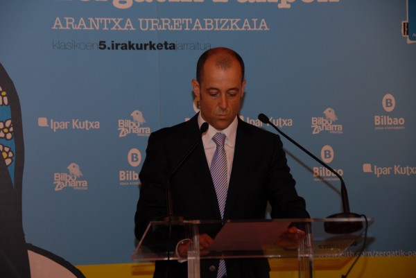 Iñigo Urkullu Zergaitik Panpox liburuaren irakurketan