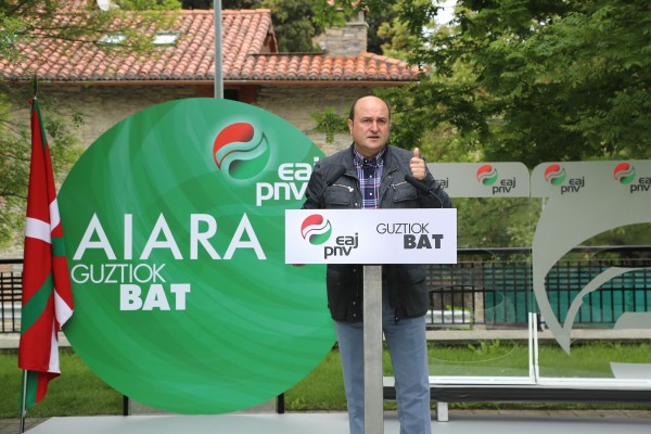 Andoni Ortuzar eta Xabier Agirre Arespalditzako batzokiaren berrirekitzen ekitaldian