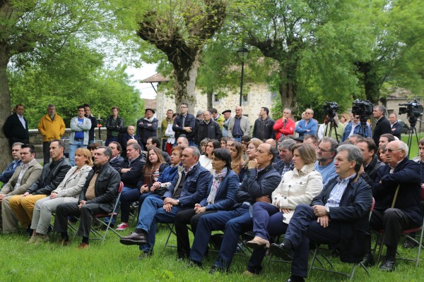 Andoni Ortuzar y Xabier Agirre en la reapertura del Batzoki de Respaldiza