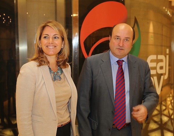 Encuentro entre Andoni Ortuzar y Arantza Quiroga en Sabin Etxea