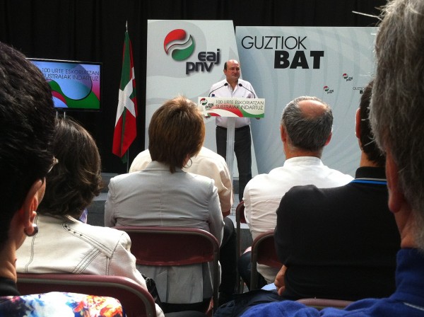 Andoni Ortuzar Eskoriatzako batzokiaren 100. urteurrenean