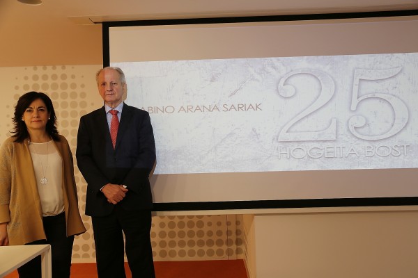 irune Zuluaga y Juan Maria Atutxa presentan los Premios Sabino Arana 2013