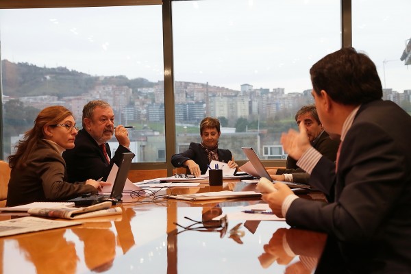 Arantxa Tapìa, Aitor Esteban eta Pedro Azpiazu energi erreformari buruz