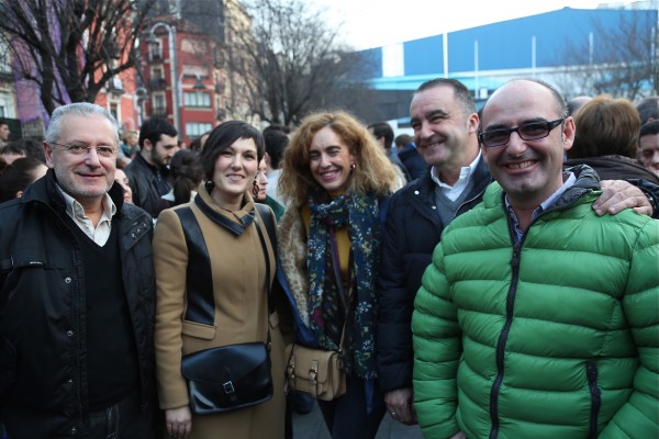 Miles de personas se manifiestan en Bilbao en favor de los derechos humanos, el acuerdo y la paz