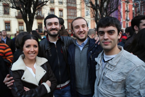 Miles de personas se manifiestan en Bilbao en favor de los derechos humanos, el acuerdo y la paz