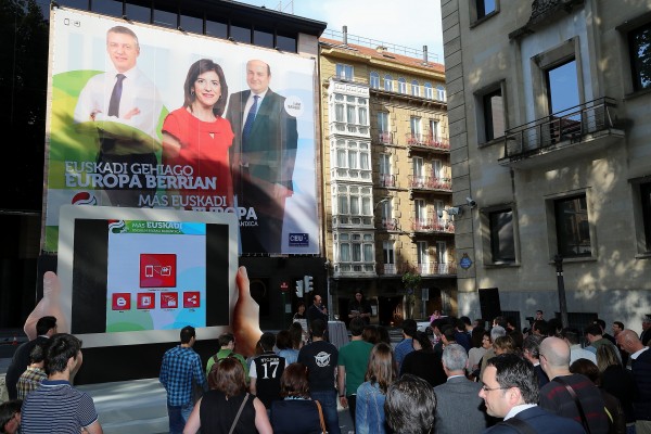 EAJ-PNV presenta un “folleto mágico” para la campaña de las Elecciones Europeas