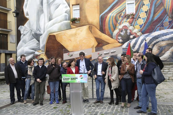 20140509 Gasteiz: Ciudad Europea - Gorka Urtaran e Izaskun Bilbao