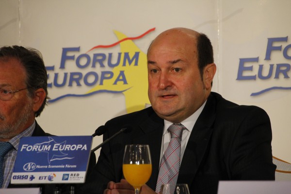Andoni Ortuzar en un desayuno informativo de la tribuna Fórum Europa