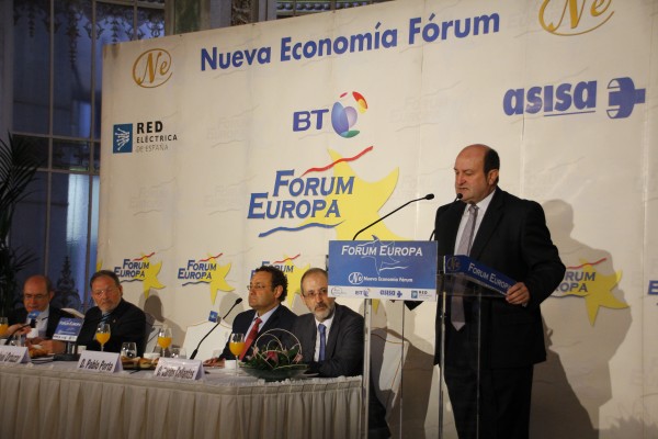 Andoni Ortuzar  Forum Europa tribunaren informazio gosarian