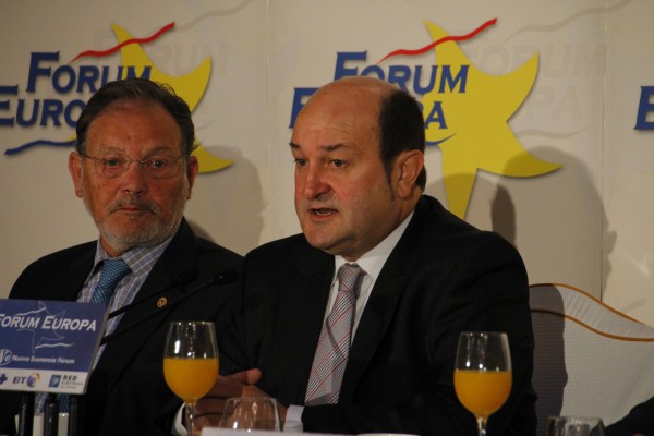 Andoni Ortuzar en un desayuno informativo de la tribuna Fórum Europa
