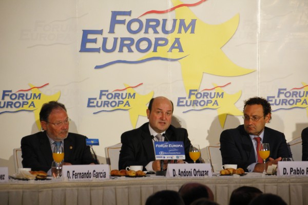 Andoni Ortuzar en un desayuno informativo de la tribuna Fórum Europa