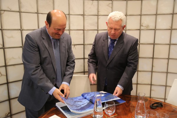 Andoni Ortuzar, Francisco Marambio, Embajador de Chle e Iratxe Madariaga, Consúl en Bilbao
