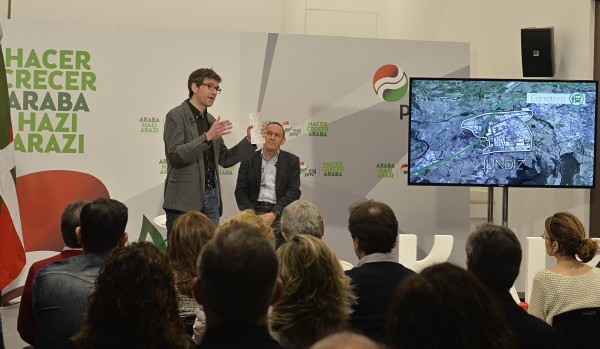 Gorka Urtaran y Ramino González presentan el proyecto centro multimodal en Júndiz