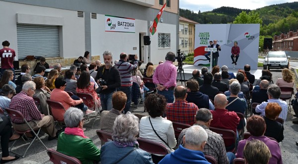 Andoni Ortuzar y Ramiro González en la inauguración del Batzoki de Okondo