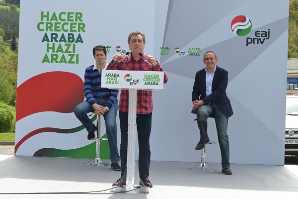 Andoni Ortuzar y Ramino González en la inauguración del batzoki de Okondo