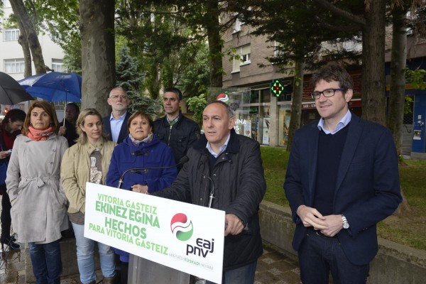 Gorka Urtaran combatirá la desertización comercial en los barrios con acciones de apoyo al pequeño c