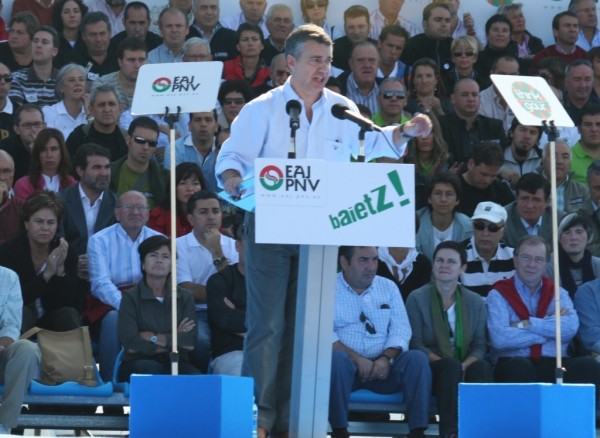 El presidente del EBB de EAJ-PNV, Iñigo Urkullu, en el Alderdi Eguna 2008