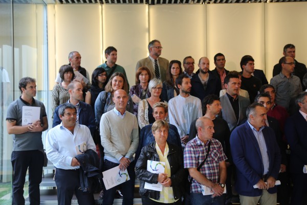 El lehendakari entrega a alcaldes y alcaldesas los Retratos Municipales de la Memoria