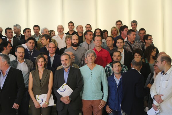 El lehendakari entrega a alcaldes y alcaldesas los Retratos Municipales de la Memoria
