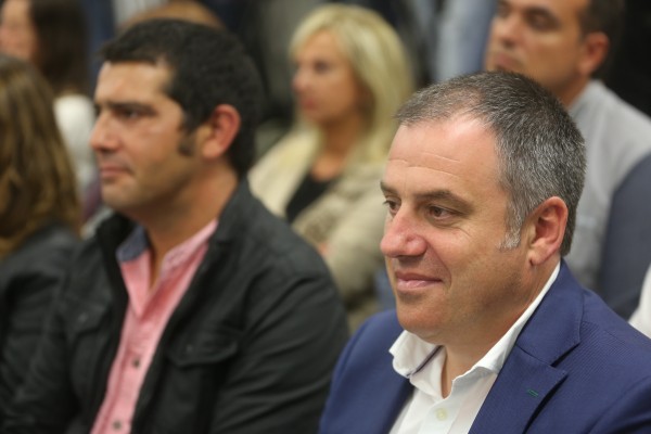 El lehendakari entrega a alcaldes y alcaldesas los Retratos Municipales de la Memoria