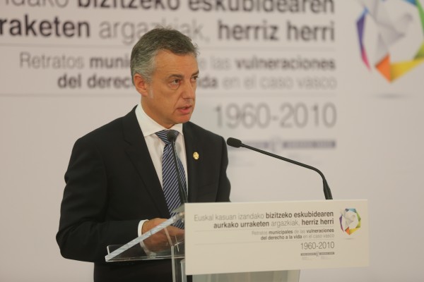 El lehendakari entrega a alcaldes y alcaldesas los Retratos Municipales de la Memoria