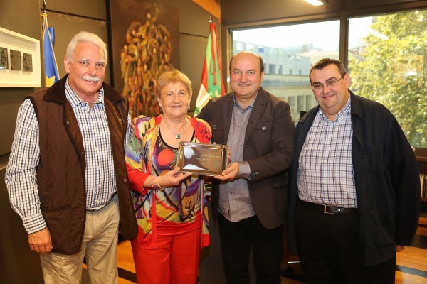 Visita de la Presidenta de la extraterritorial de Argentina Mª Agustina Irastorza a Sabin Etxea