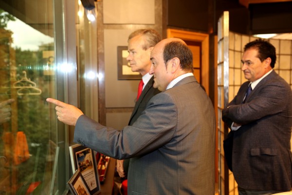 Jean Labouverie, embajador de Bélgica en Sabin Etxea