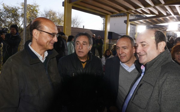 Mitin en Laguardia - Almudena Otaola, Mikel Legarda y Andoni Ortuzar