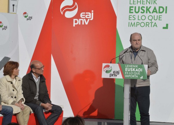 Mitina Agurainen - Almudena Otaola, Mikel Legarda eta Andoni Ortuzar