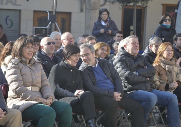 Mitin en Agurain - Almudena Otaola, Mikel Legarda y Andoni Ortuzar