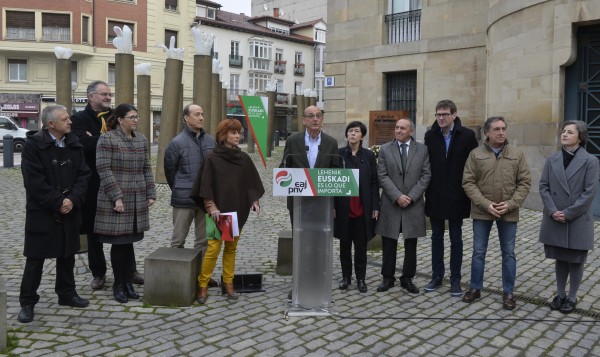 Mikel Legarda, Almudena Otaola. Acto recentralización
