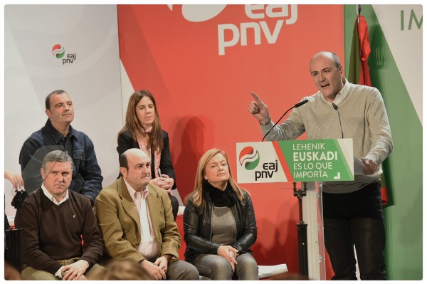 Mitina Eibarren - Andoni Ortuzar, Joseba Agirretxea eta María Eugenia Iparragirre
