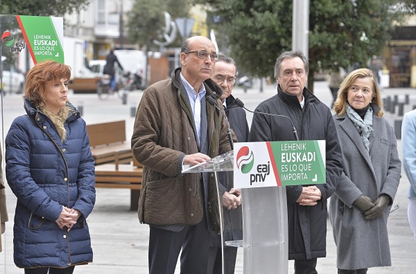 Mikel Legarda y Almudena Otaola - Empleo