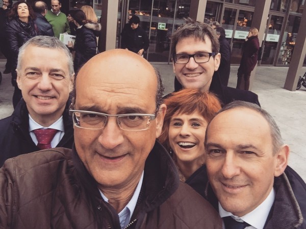 Mikel Legarda #barrutik | Eta hemen duzue selfia.