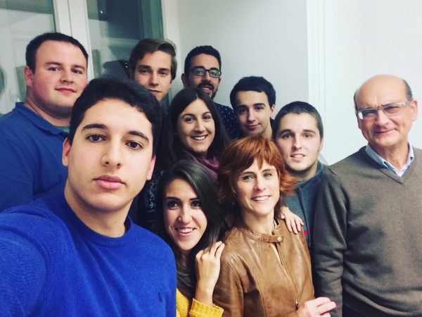 Almudena Otaola #DesdeDentro | Los chicos y chicas de EGI nos ayudan hasta para sacar el selfie.