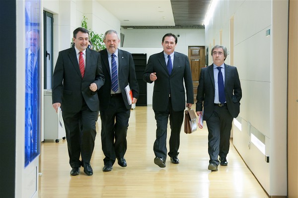 Reunión de las delegaciones de EAJ-PNV y PSOE