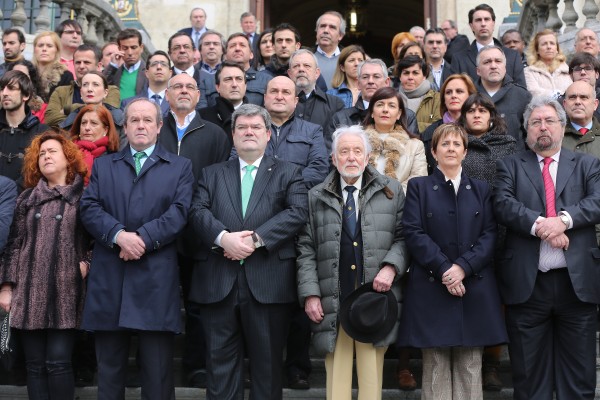 Andoni Ortuzar encabeza la delegación de EAJ-PNV en la concentración de Bilbao contra los atentados de Bruselas