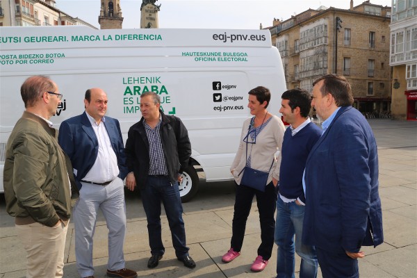  Presentación de la oficinas móviles para el voto por correo en Araba