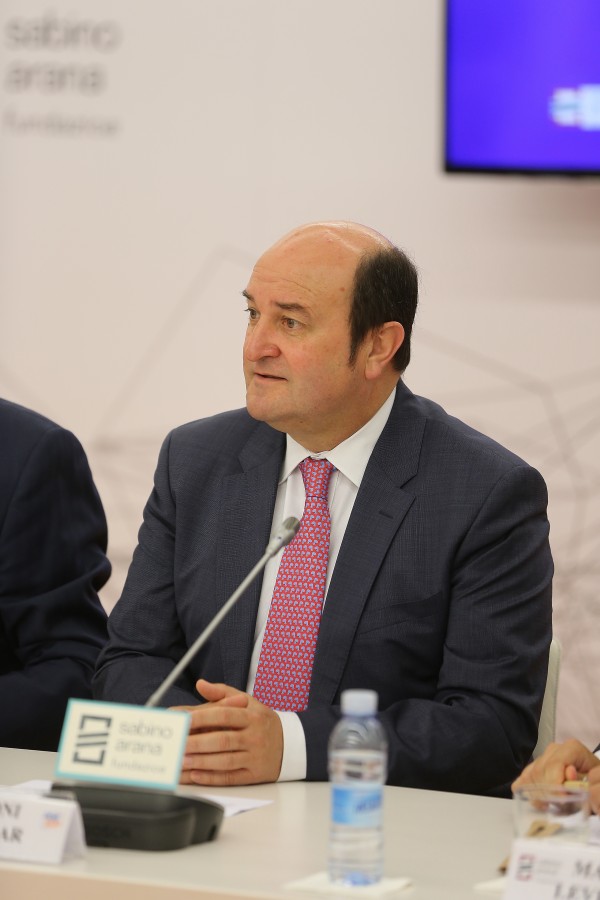 Brexit eta migrazioei buruzko seminarioaren irekiera. Andoni Ortuzar