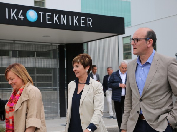 Industria-Empresa. Joseba Agirretxea, Arantxa Tapia, Mª Eugenia Iparragirre