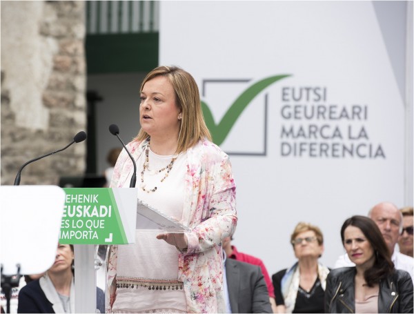 Acto en Hondarribia. Andoni Ortuzar, Maria Eugenia Iparragirre, Joseba Agirretxea (12-06-2016)