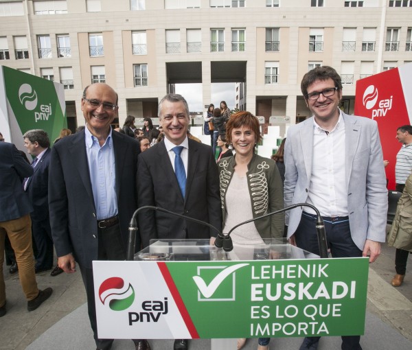 Acto en Vitoria-Gasteiz. Iñigo Urkullu, Mikel Legarda, Gorka Urtaran (13-06-2016)