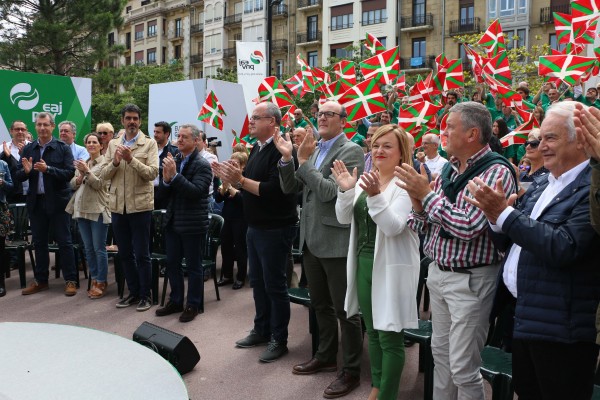 Acto en Donostia. Joseba Agirretxea, Joseba Egibar, Iñigo Urkullu