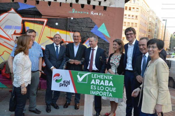 Acto en Vitoria-Gasteiz. Gorka Urtaran, Mikel Legarda, Iñigo Urkullu (20-06-2016)
