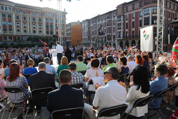 Acto en Barakaldo. Iñigo Urkullu, Andoni Ortuzar, Aitor Esteban