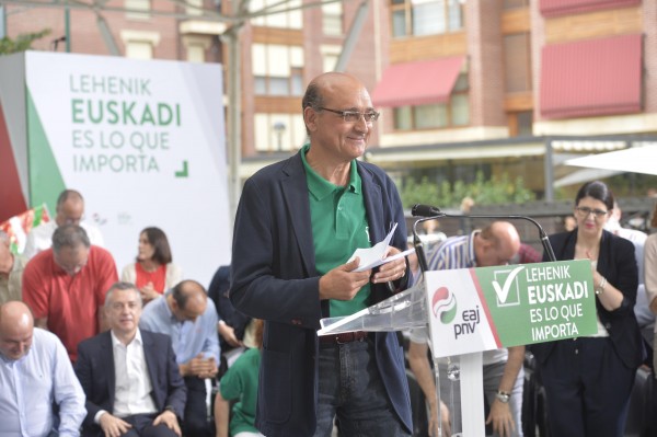 Acto en Laudio. Iñigo Urkullu, Andoni Ortuzar, Mikel Legarda, Almudena Otaola