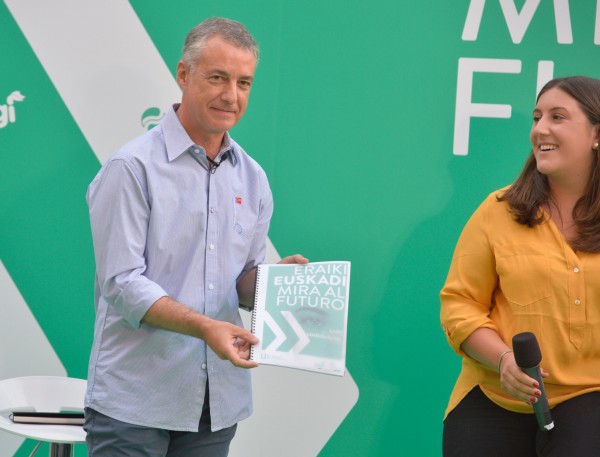 Iñigo Urkullu con EGI en Gasteiz